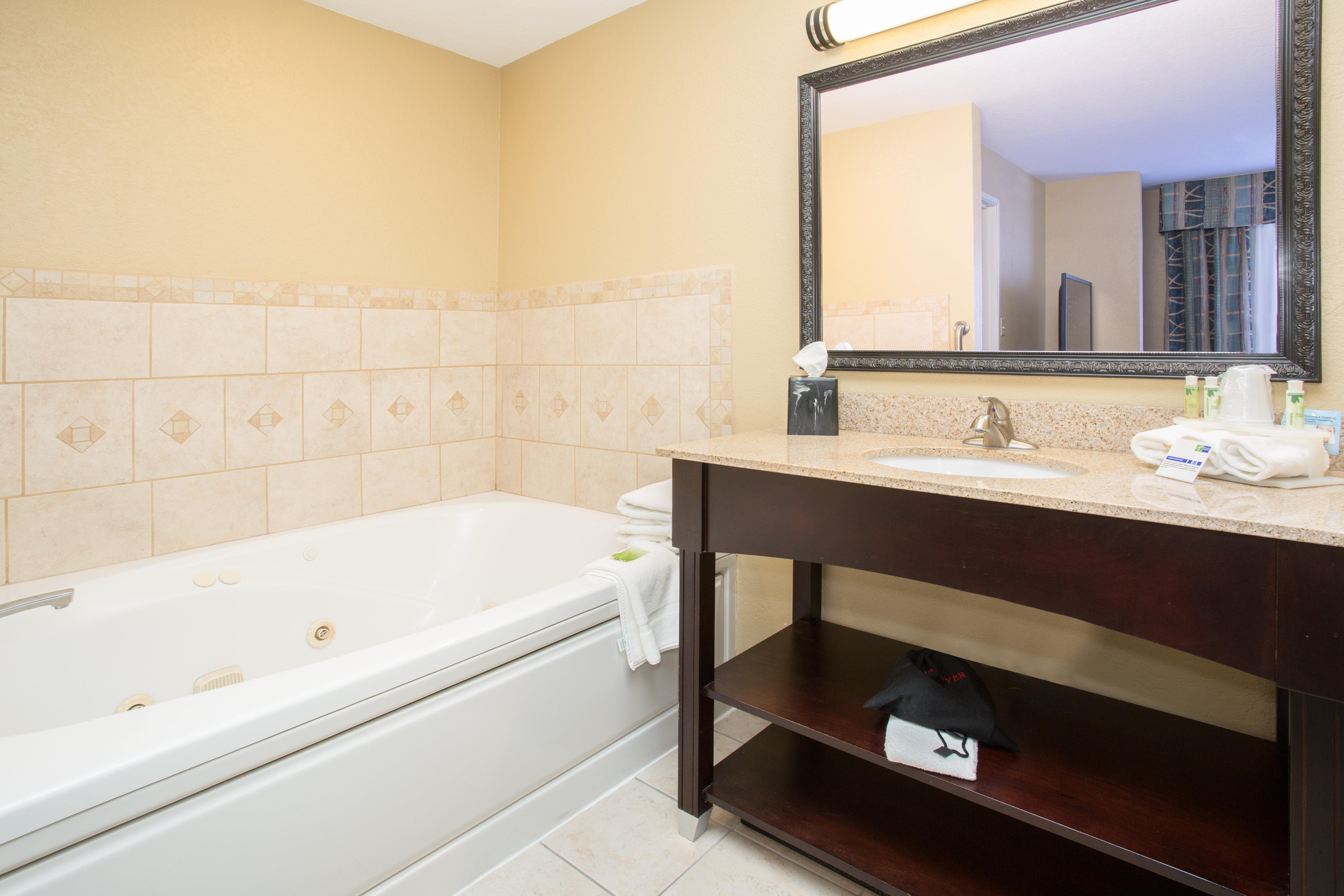 Holiday Inn Express Hotel & Suites Lexington By Ihg Exterior photo