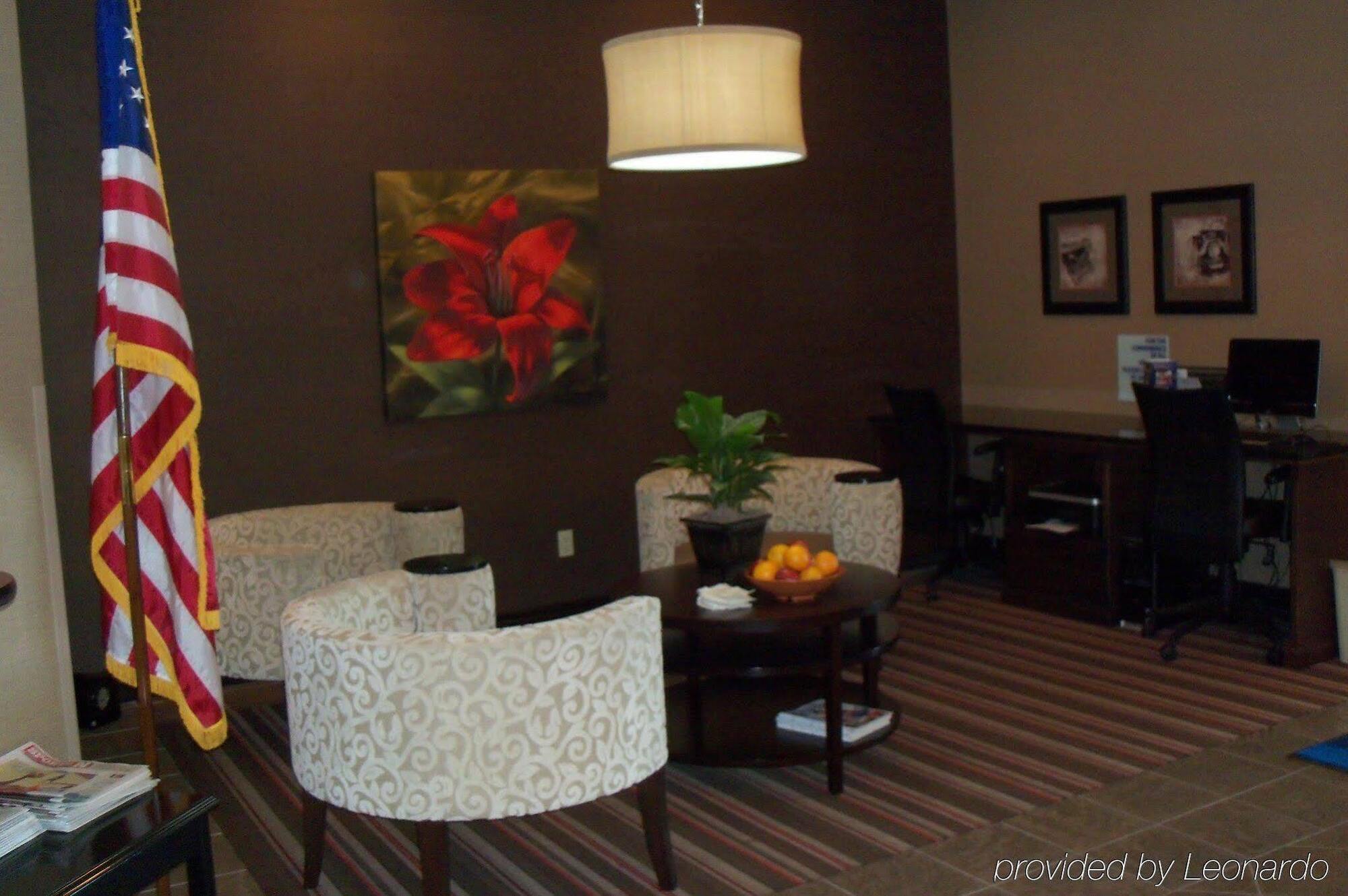 Holiday Inn Express Hotel & Suites Lexington By Ihg Exterior photo
